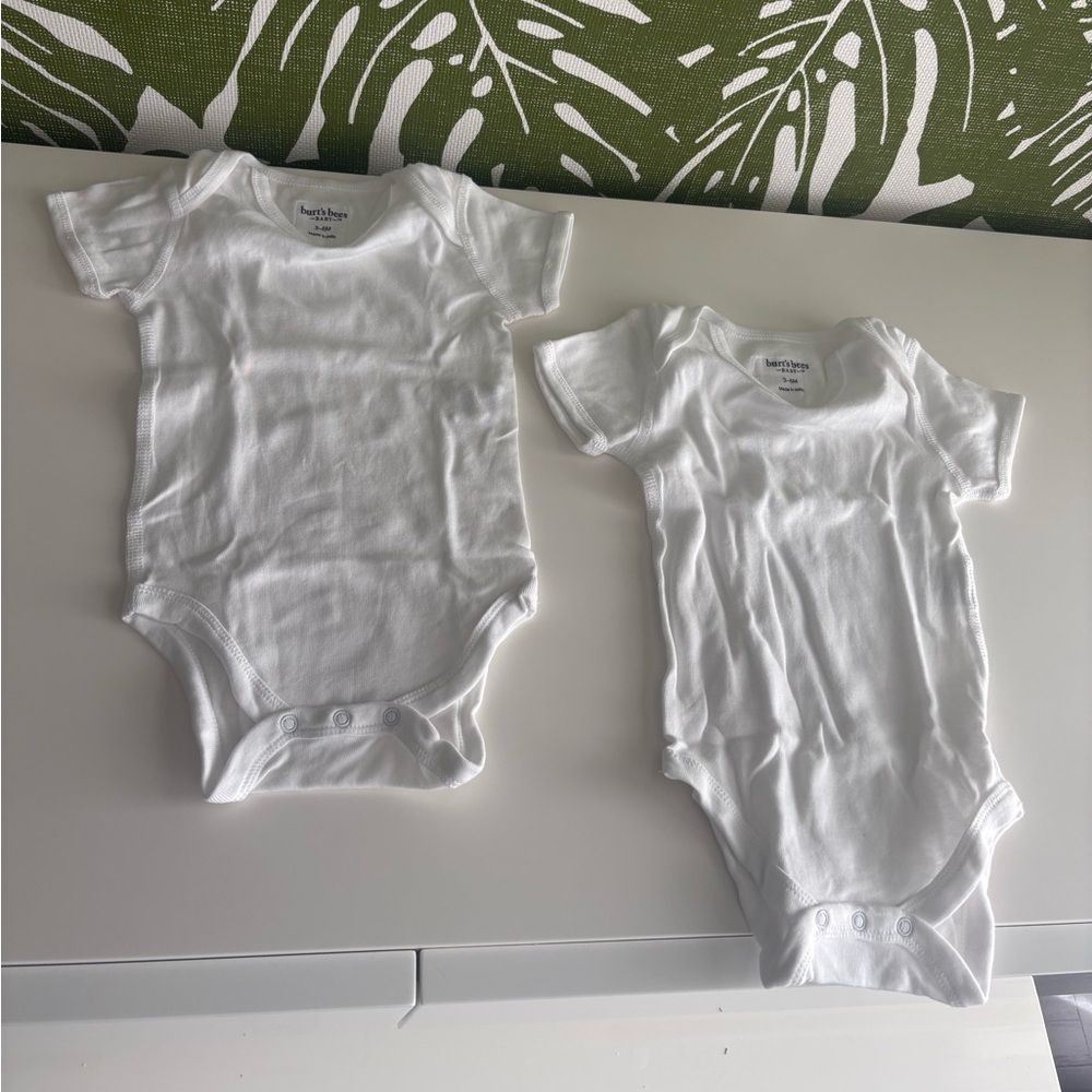 Burt's Bees White Short-Sleeve Cotton Baby One-Piece Bodysuits (2)🤍🩶
